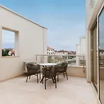 Garden Palace - Apartment Sembid With Terrace